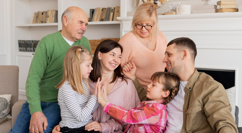 Mutlu ve sağlıklı aile bireyleri birlikte zaman geçiriyor